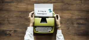 Persona escribiendo en una máquina de escribir